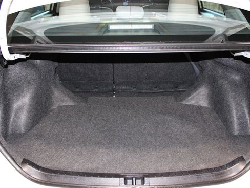 Used 2018 Toyota Corolla LE FWD image 29