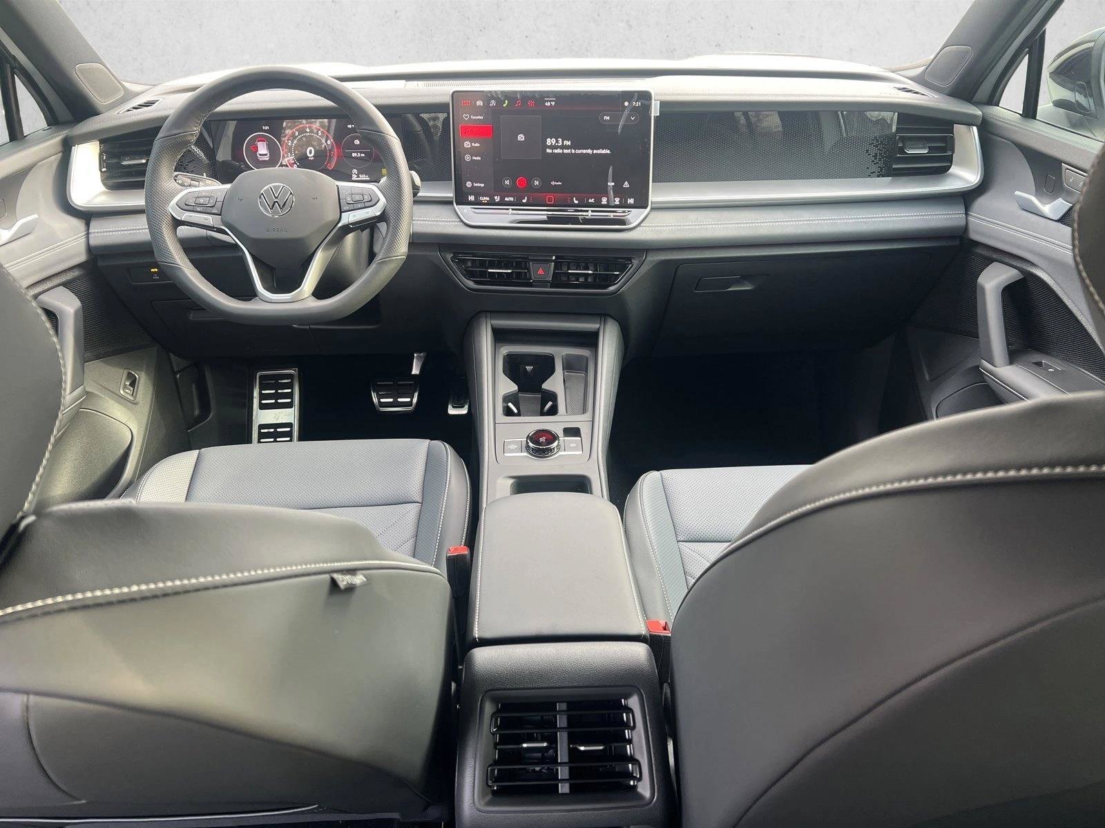 New 2026 Volkswagen Tiguan SE R-Line FWD image 16