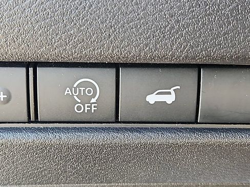 Used 2025 Nissan Rogue SV FWD image 25