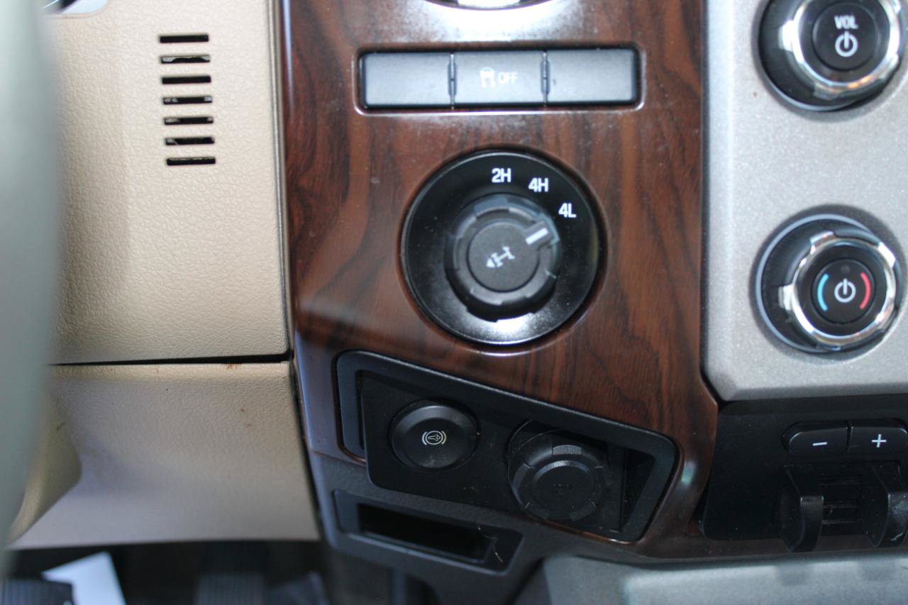 Used 2015 Ford F250 Lariat w/ Lariat Interior Package AWD/4WD image 25