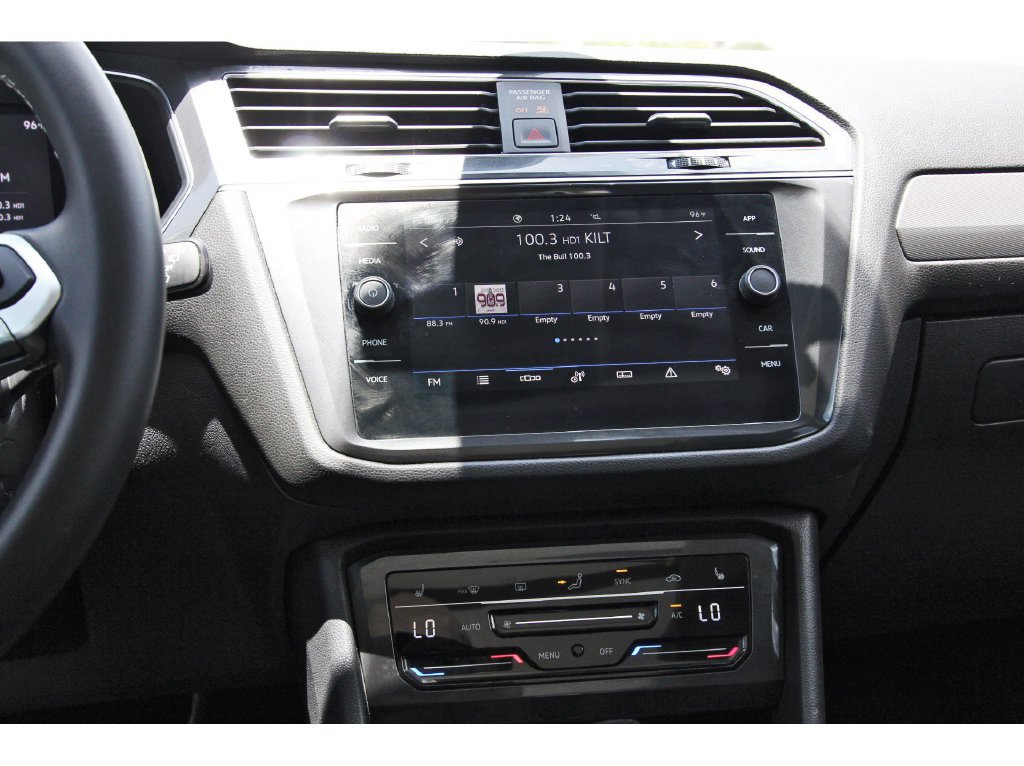 Used 2022 Volkswagen Tiguan SE AWD/4WD image 31