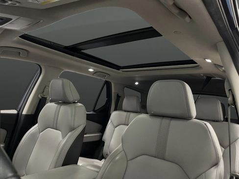 Used 2024 Honda Pilot Touring image 7