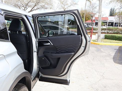 New 2026 Mitsubishi Outlander SEL image 27