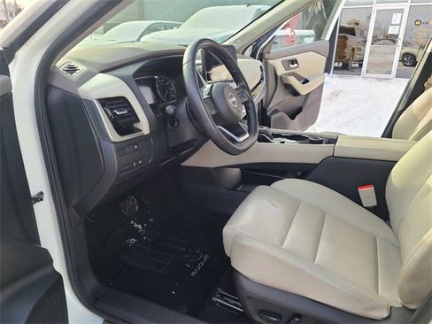 Used 2023 Nissan Rogue SL w/ SL Premium Package image 13