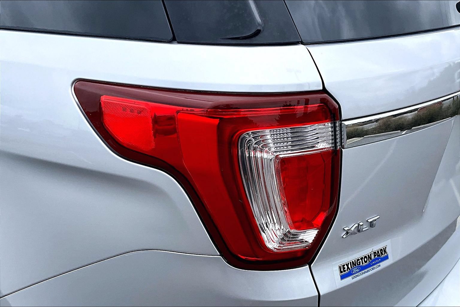 Used 2016 Ford Explorer XLT w/ Equipment Group 202A AWD/4WD image 23