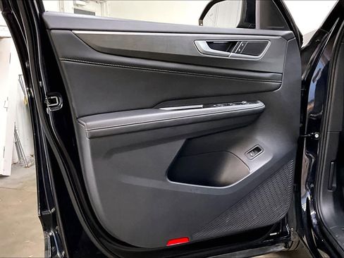 Used 2024 Volkswagen Atlas Cross Sport SE image 25