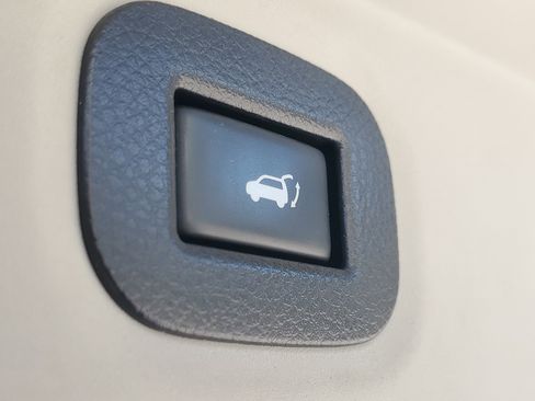 Used 2018 Nissan Rogue SL w/ Premium Package image 13