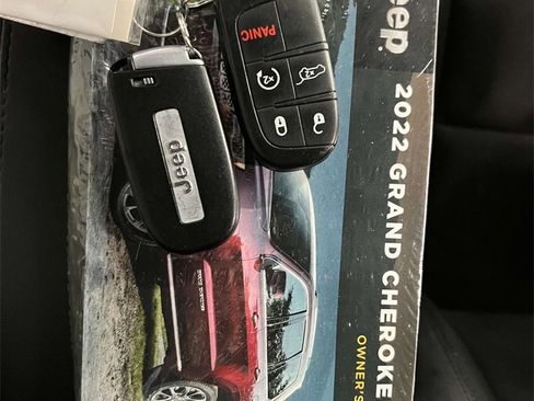 Used 2022 Jeep Grand Cherokee Laredo X image 33