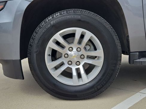 Used 2019 Chevrolet Suburban LT RWD image 12