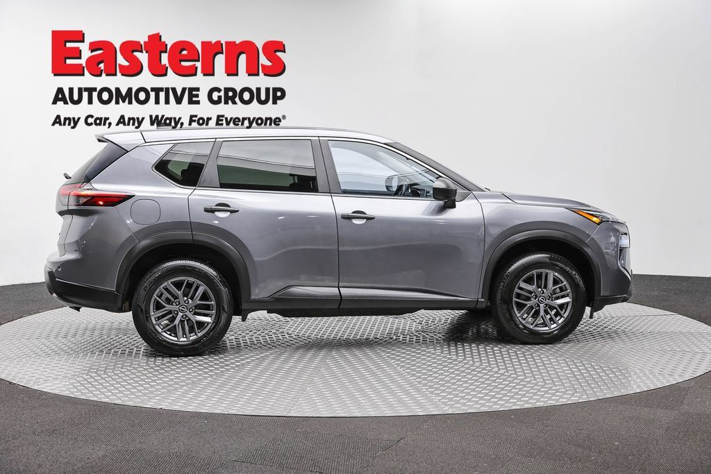 Used 2024 Nissan Rogue S AWD/4WD image 4