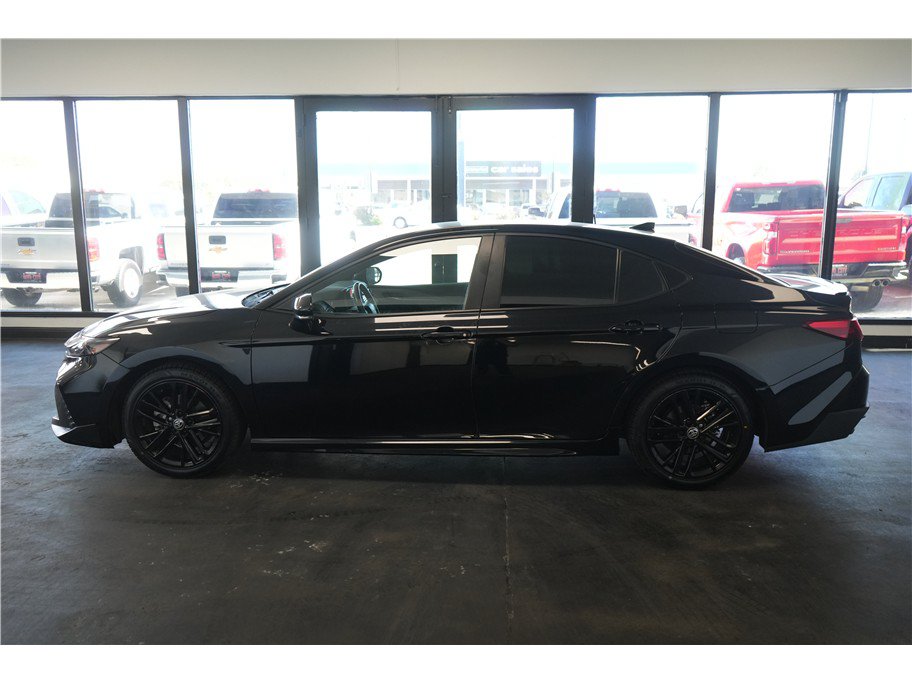 Used 2025 Toyota Camry SE FWD image 4