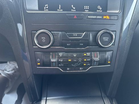 Used 2018 Ford Explorer XLT w/ Equipment Group 201A AWD/4WD image 11