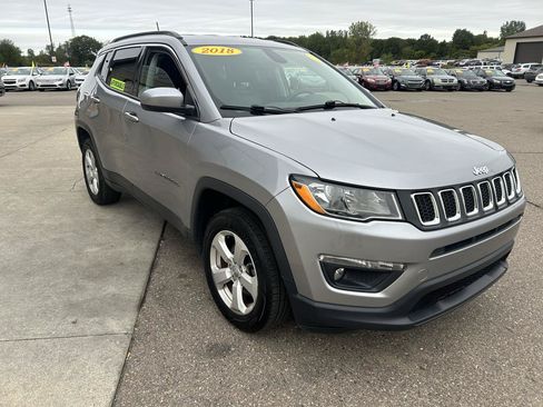 Used 2018 Jeep Compass Latitude w/ Popular Equipment Group AWD/4WD image 3