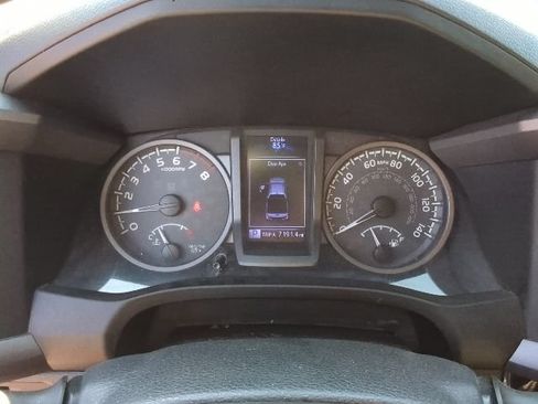 Used 2017 Toyota Tacoma TRD Off-Road w/ Tow Package (A/T) AWD/4WD image 11