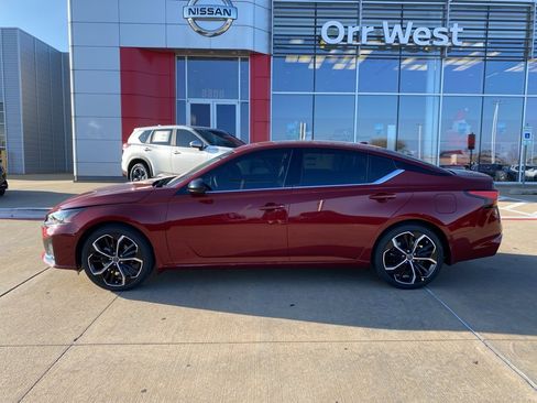 New 2025 Nissan Altima 2.5 SR w/ SR Premium Package image 2