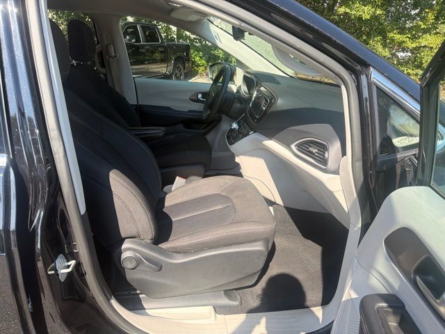 Used 2024 Chrysler Voyager LX FWD image 12