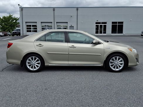 Used 2014 Toyota Camry XLE w/ Leather Package FWD image 8