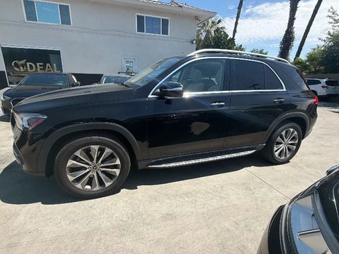 Used 2020 Mercedes-Benz GLE 350 4MATIC w/ Premium Package image 3