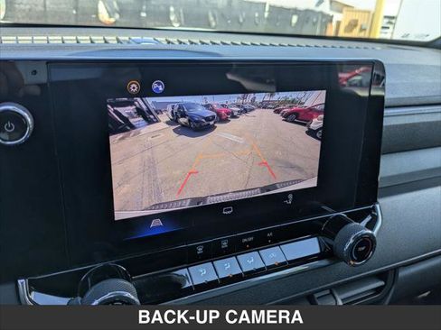 Used 2025 Chevrolet Colorado W/T RWD image 15
