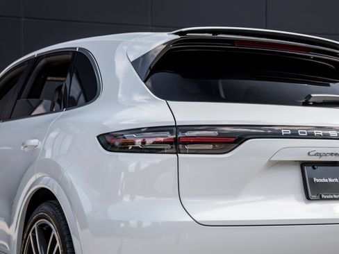 Certified 2023 Porsche Cayenne Turbo AWD/4WD image 14