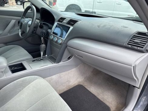 Used 2009 Toyota Camry FWD image 30