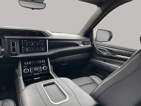 Used 2023 GMC Yukon XL Denali w/ Denali Reserve Package RWD image 24