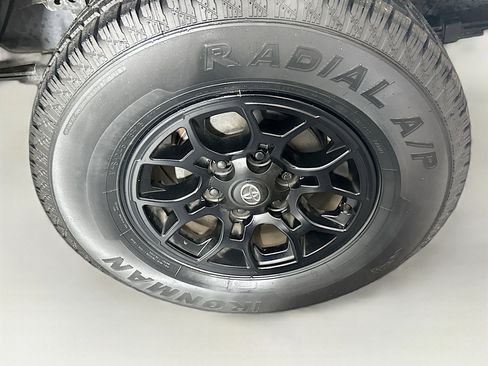 Used 2020 Toyota Tacoma SR w/ SX Package image 11