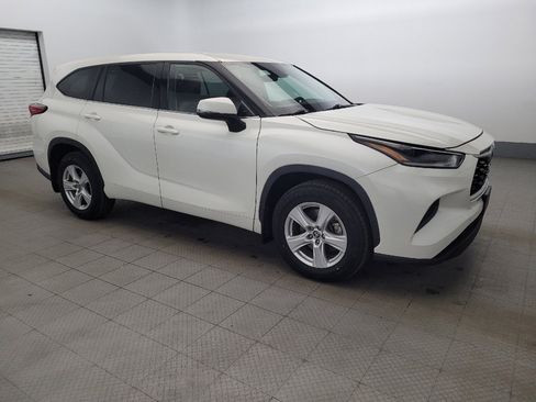 Used 2021 Toyota Highlander L image 11