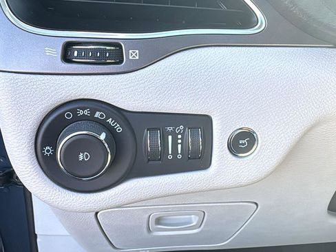 Used 2021 Jeep Cherokee Latitude Lux w/ Comfort/Convenience Group image 9