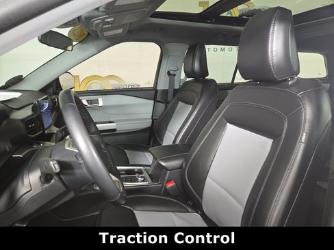 Used 2023 Ford Explorer XLT w/ Equipment Group 202A AWD/4WD image 11