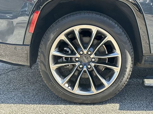 Used 2024 Jeep Wagoneer L Series III w/ Premium Group I image 18