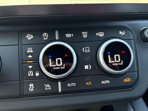 Used 2026 Land Rover Defender 110 X-Dynamic SE AWD/4WD image 26