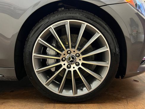 Used 2017 Mercedes-Benz S 550 Sedan image 11