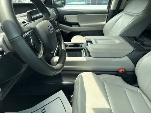 Used 2025 Ford Expedition Max Active AWD/4WD image 10