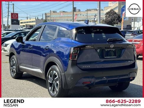 Used 2025 Nissan Kicks SV AWD/4WD image 6