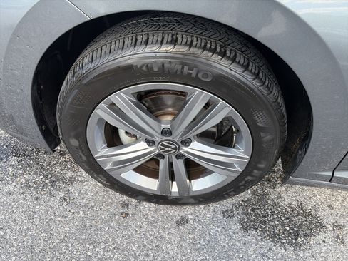 Used 2024 Volkswagen Jetta SE FWD image 9