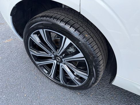 Used 2023 Volvo XC60 B5 Ultimate w/ Climate Package FWD image 30