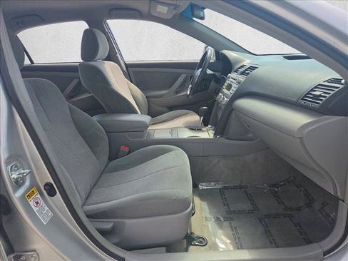 Used 2010 Toyota Camry LE FWD image 18