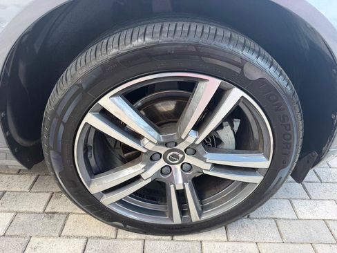Used 2021 Volvo XC60 T5 Momentum w/ Premium Package FWD image 37