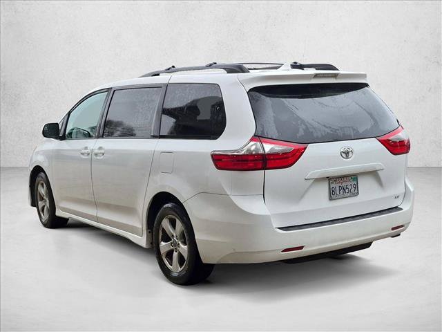 Used 2020 Toyota Sienna LE w/ Carpet Mat Package FWD image 7