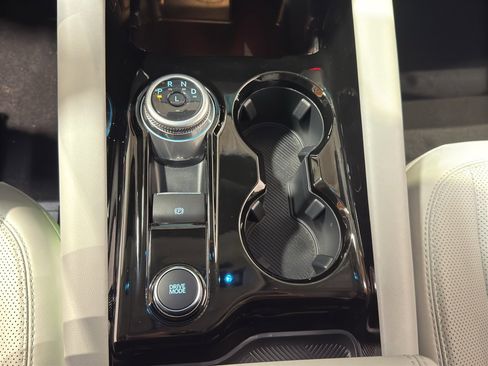 Used 2025 Ford Explorer Platinum w/ Ultimate Package image 36