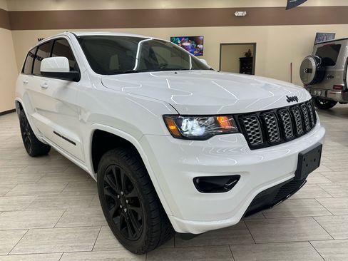 Used 2019 Jeep Grand Cherokee Altitude image 5