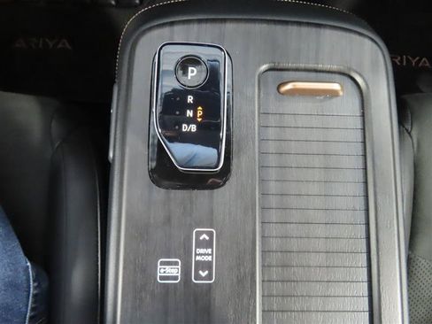 Used 2024 Nissan Ariya AWD image 32