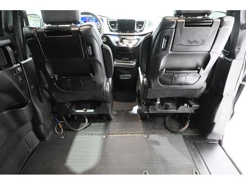 Used 2019 Chrysler Pacifica Touring-L Plus w/ Advanced Safetytec Group FWD image 20
