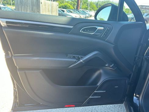 Used 2014 Porsche Cayenne Diesel AWD/4WD image 11