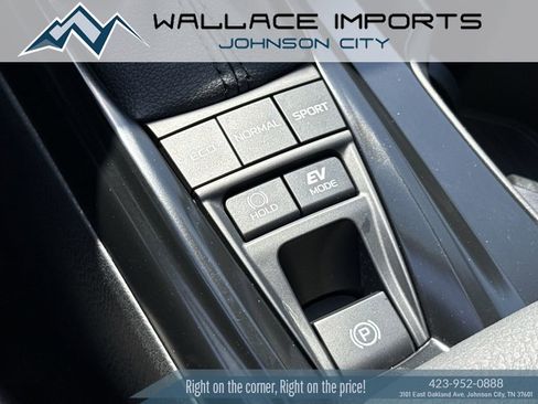 Used 2025 Toyota Camry SE w/ Convenience Package FWD image 30