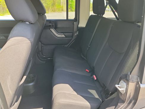 Used 2016 Jeep Wrangler Unlimited Sport w/ Quick Order Package 24S AWD/4WD image 16