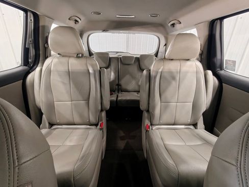 Used 2018 Kia Sedona L FWD image 23