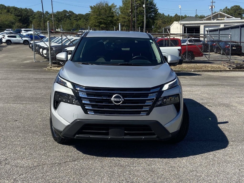 Used 2025 Nissan Rogue SV AWD/4WD image 4