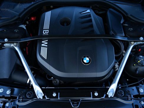 Used 2025 BMW 740i image 27